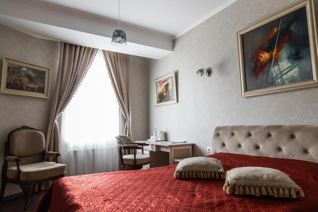 Hotel "Mandarin Clubhouse" Harkiv Exterior foto