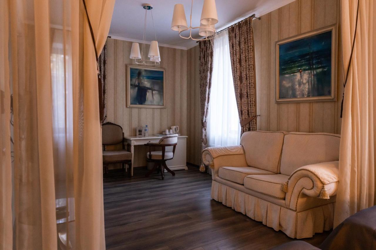 Hotel "Mandarin Clubhouse" Harkiv Exterior foto