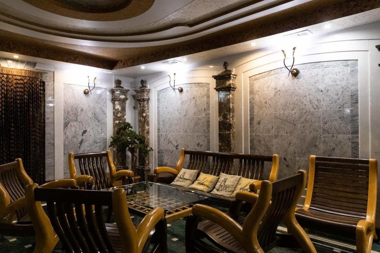 Hotel "Mandarin Clubhouse" Harkiv Exterior foto