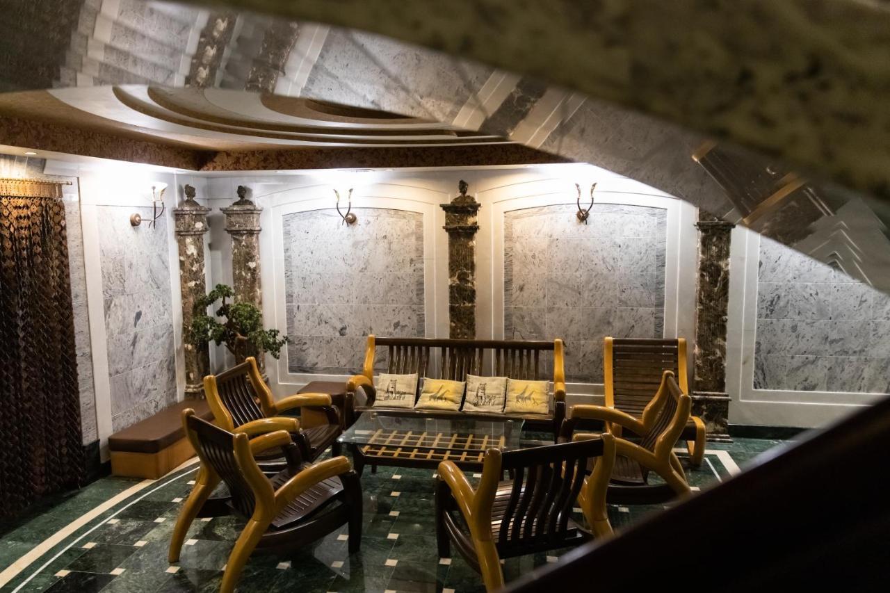 Hotel "Mandarin Clubhouse" Harkiv Exterior foto