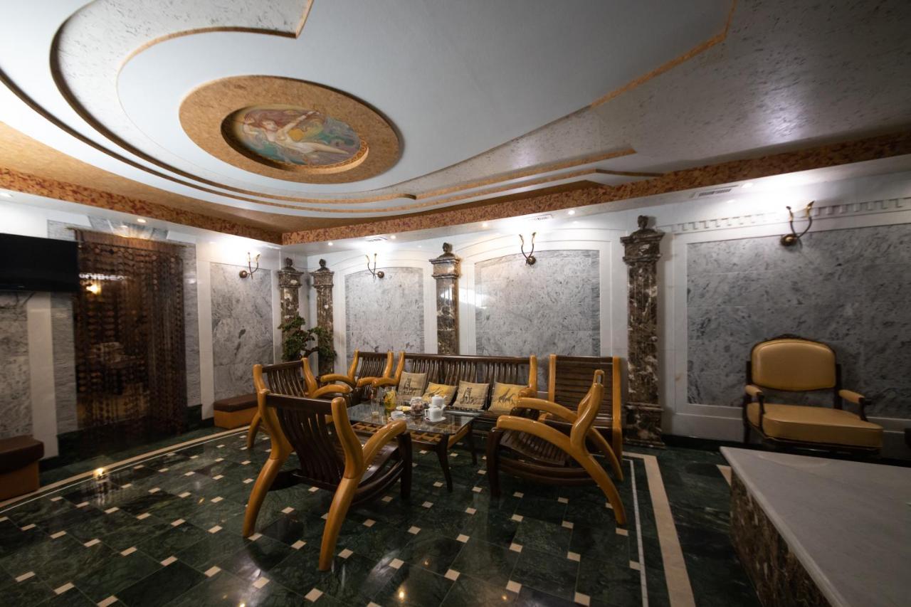 Hotel "Mandarin Clubhouse" Harkiv Exterior foto