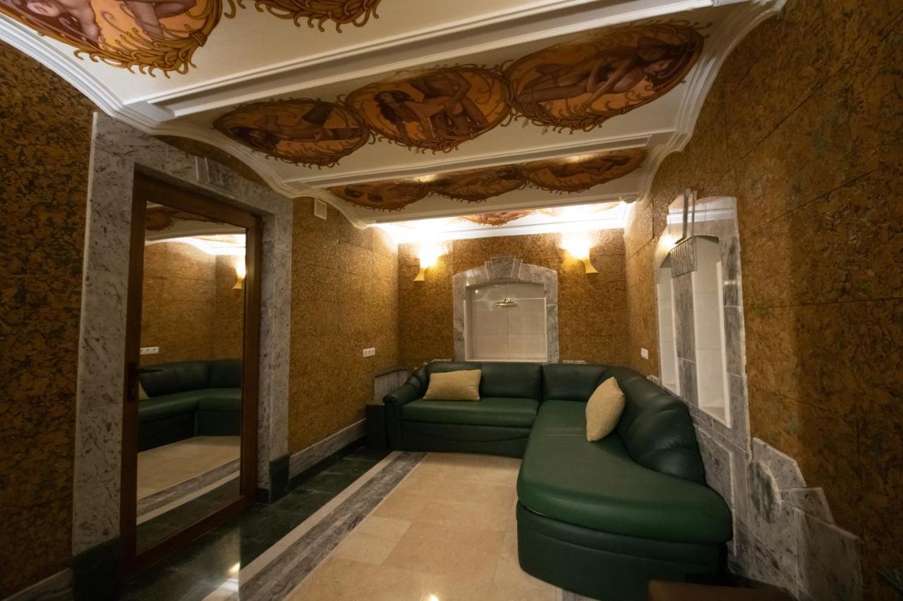 Hotel "Mandarin Clubhouse" Harkiv Exterior foto