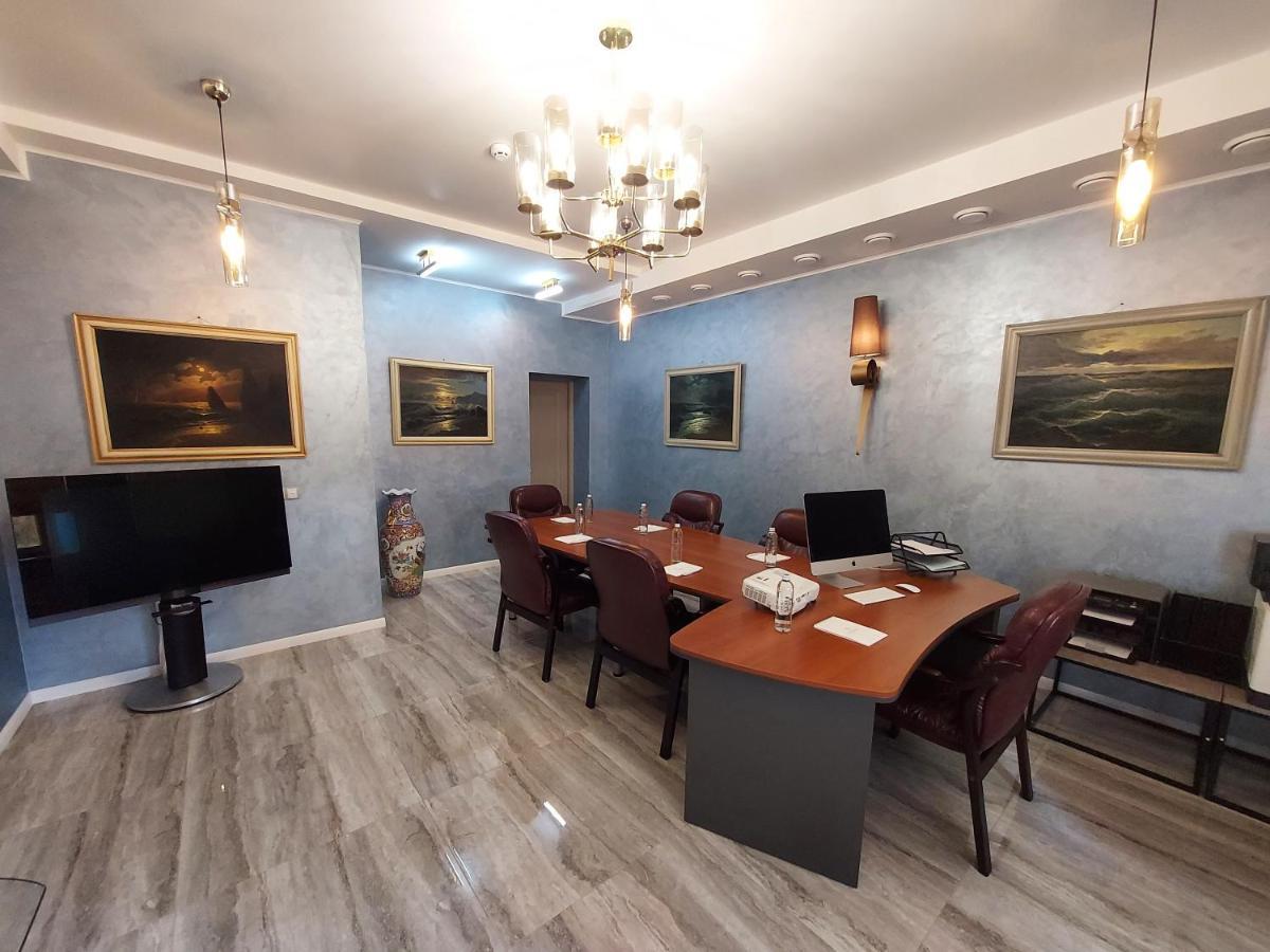 Hotel "Mandarin Clubhouse" Harkiv Exterior foto