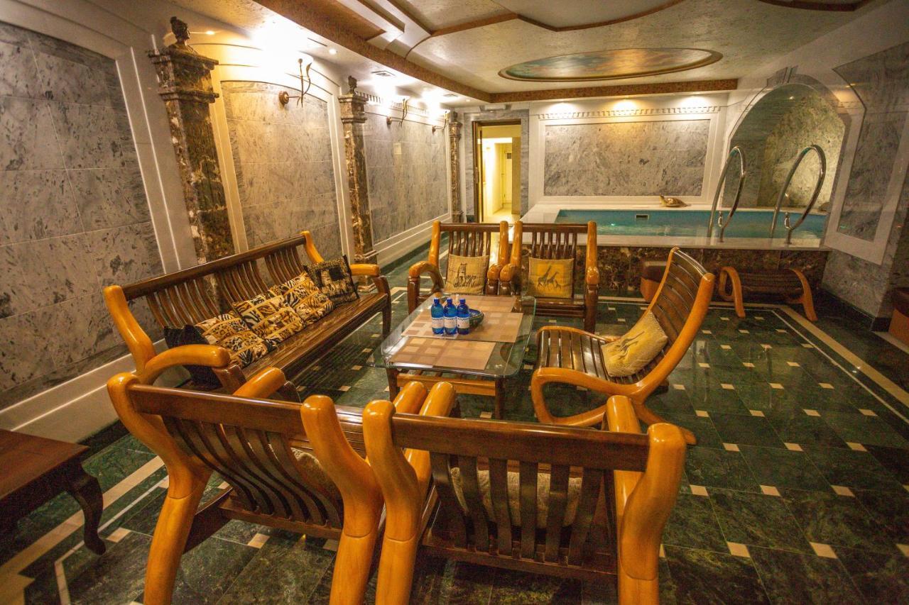 Hotel "Mandarin Clubhouse" Harkiv Exterior foto