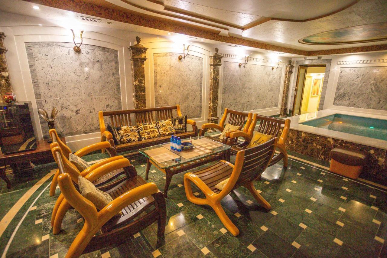 Hotel "Mandarin Clubhouse" Harkiv Exterior foto