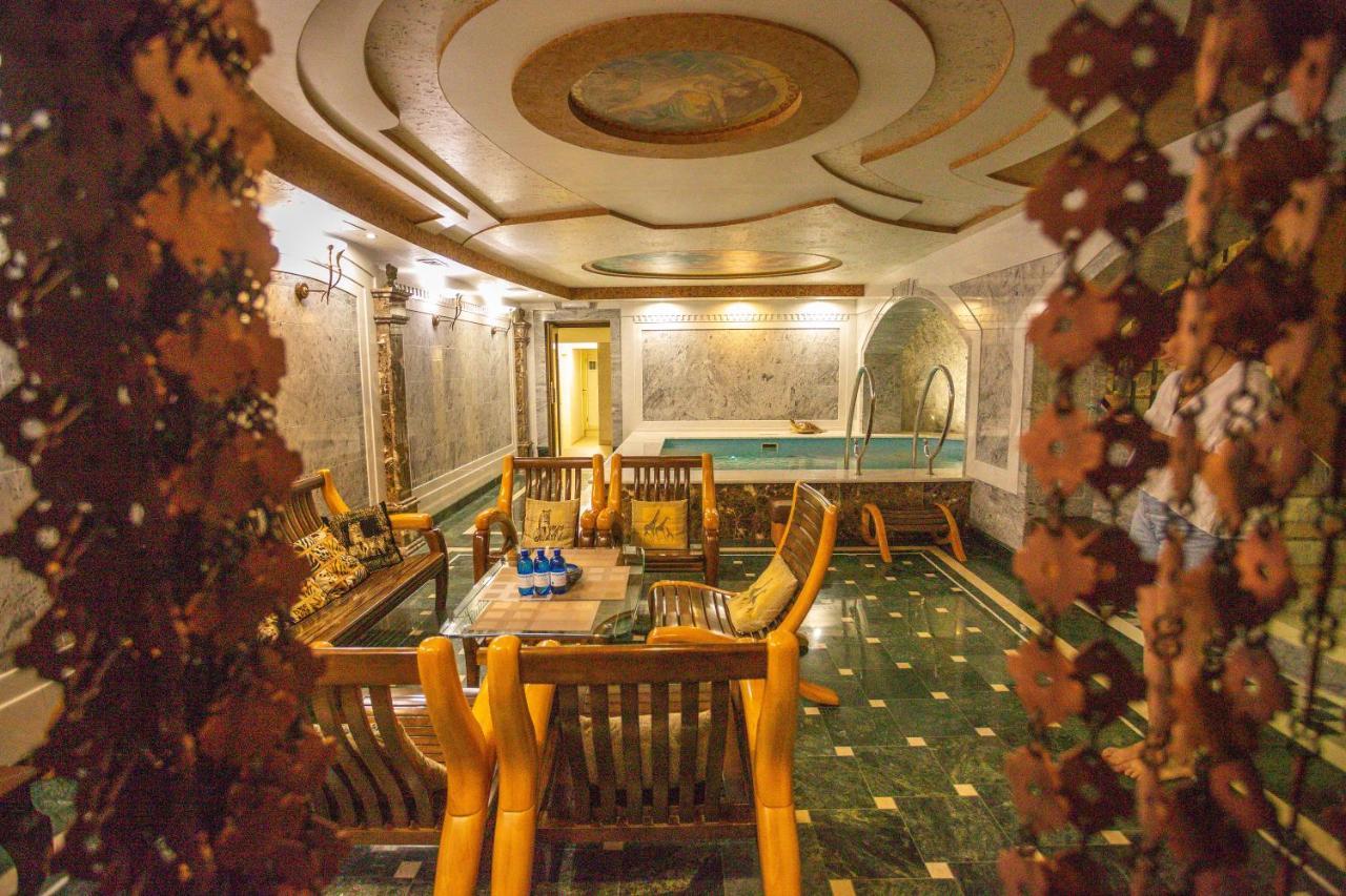 Hotel "Mandarin Clubhouse" Harkiv Exterior foto